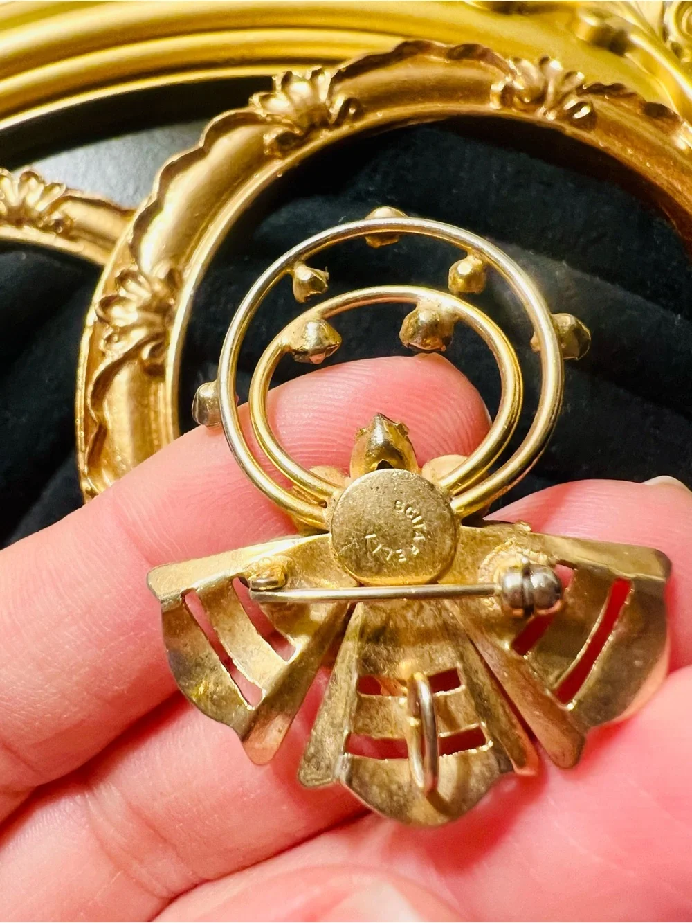 Mid Century Vintage 1940’s Scitarelli brooch, 12k Gold Plated With Rhinestones.